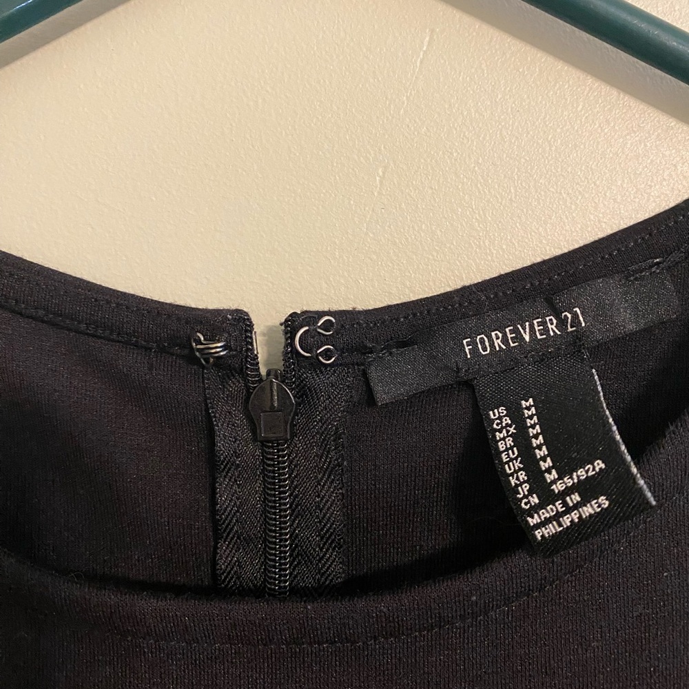 Forever 21 Black Zippered Top - Picture 3 of 3
